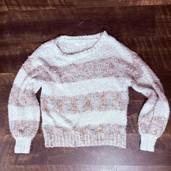 Two sweaters - Picture 4 of 4